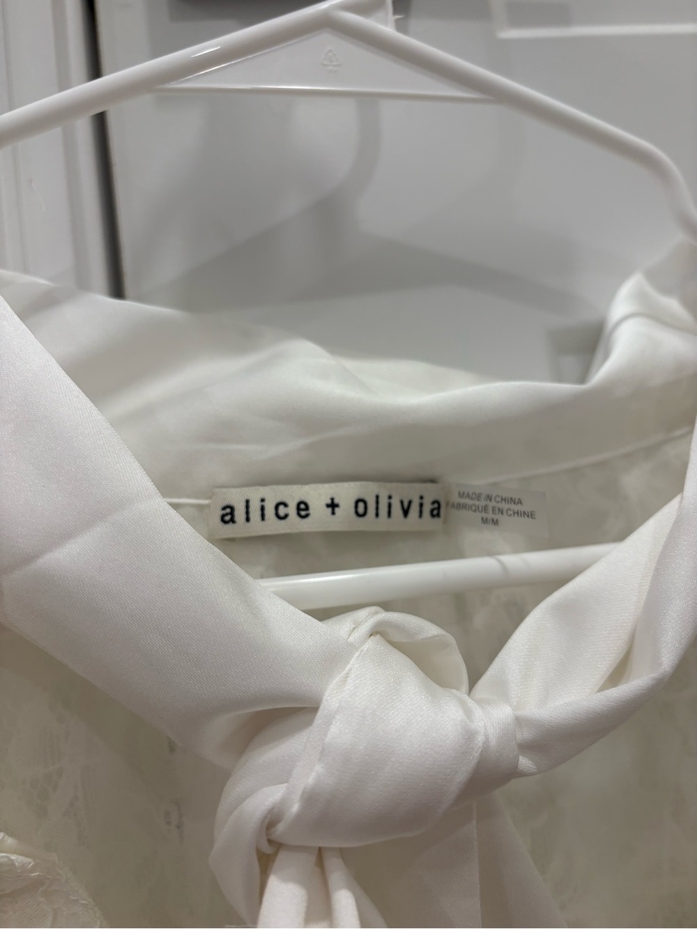 Alice + Olivia Cream Puff Sleeve Blouse Size Medium - Picture 4 of 11